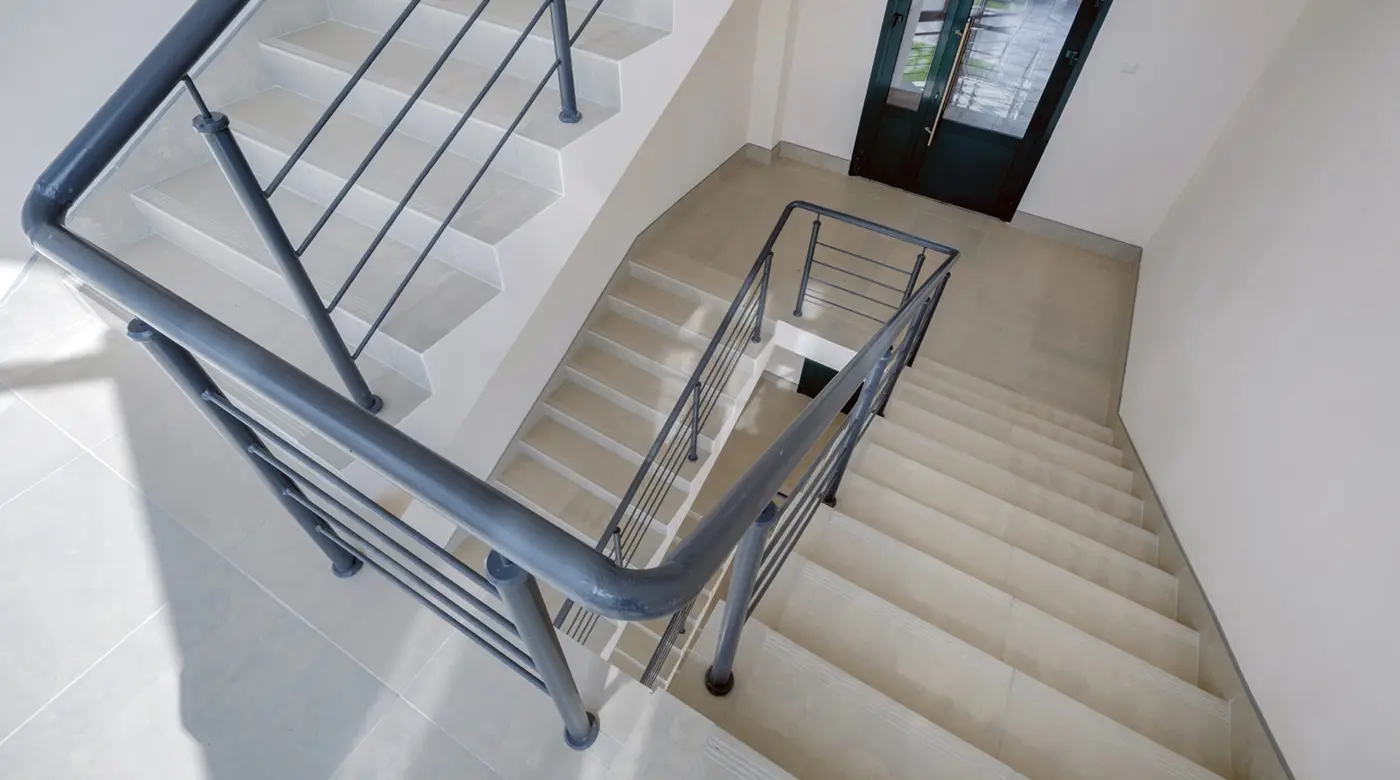 Treppenhausreinigung - Gebäudereinigung in NRW - Gebäudedienste Kleinstück